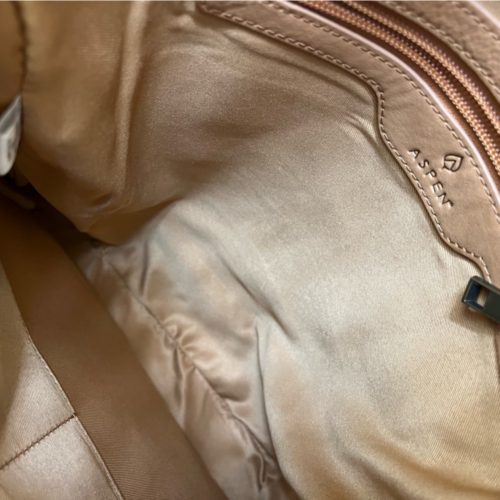 Aspen Authentic Genuine Leather Backpack - Picture 7 of 9
